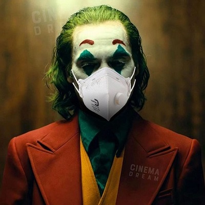 小丑Joker戴着口罩提醒大家注意安全