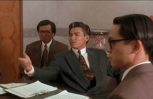 现在我以董事长的身份,要求你把雪茄放下,在这个房间里面,每一样东西都是有规矩的-赌城大亨,刘德华,gif,动图